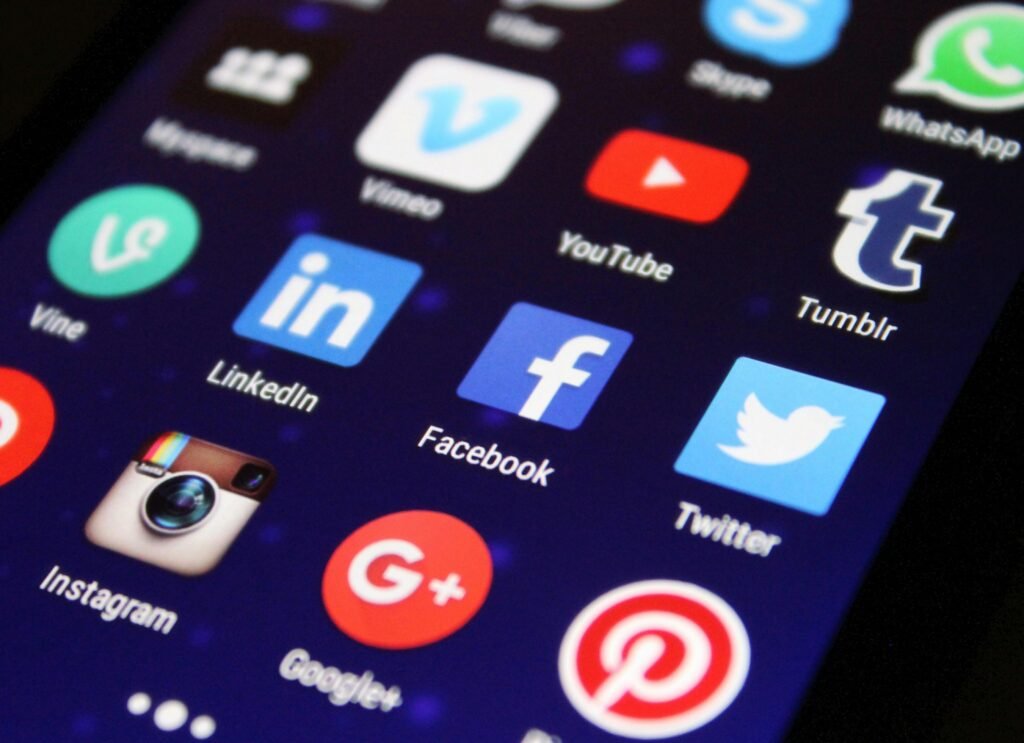 Social Media Addiction 4 Beawareofmecom