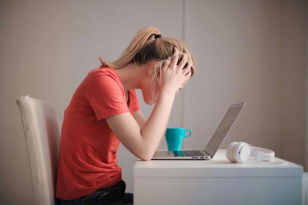 pexelsolly3755761 Beawareofmecom How to Recognize and Manage Anxiety Symptoms in Daily Life