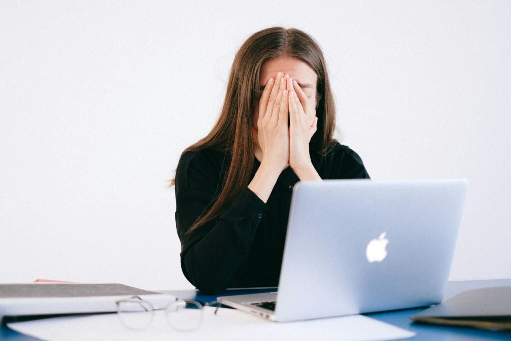 pexelsshvetsa4226215 Beawareofmecom How to Recognize and Manage Anxiety Symptoms in Daily Life