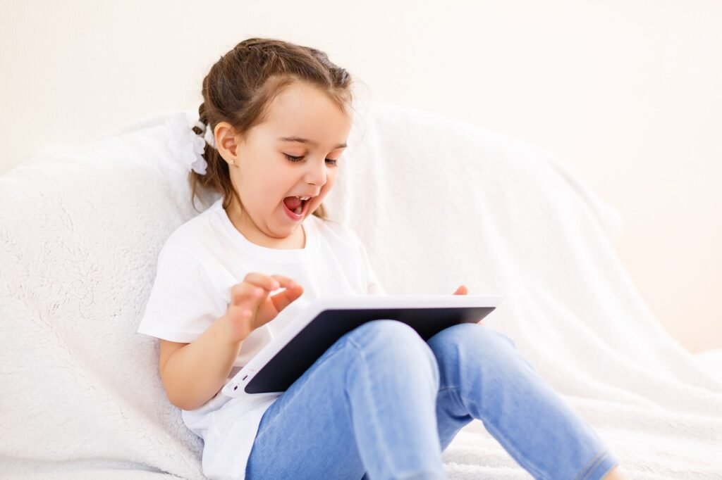 How Screen Time and Technology Contribute to Childhood Anxiety 3 Beawareofmecom How Screen Time and Technology Contribute to Childhood Anxiety