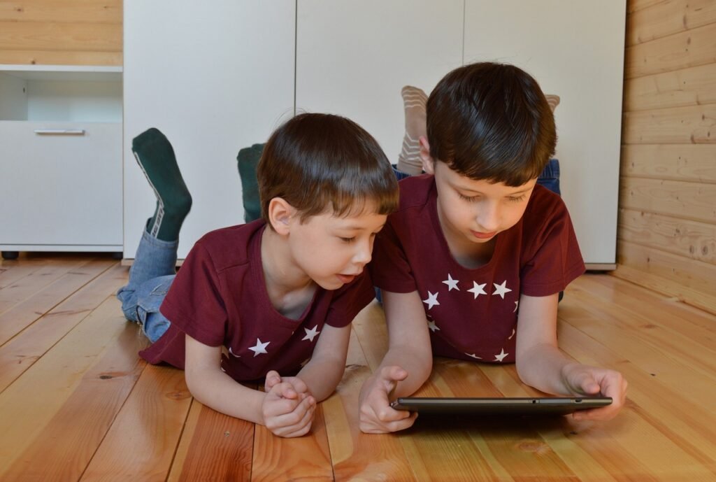 How Screen Time and Technology Contribute to Childhood Anxiety 5 Beawareofmecom How Screen Time and Technology Contribute to Childhood Anxiety