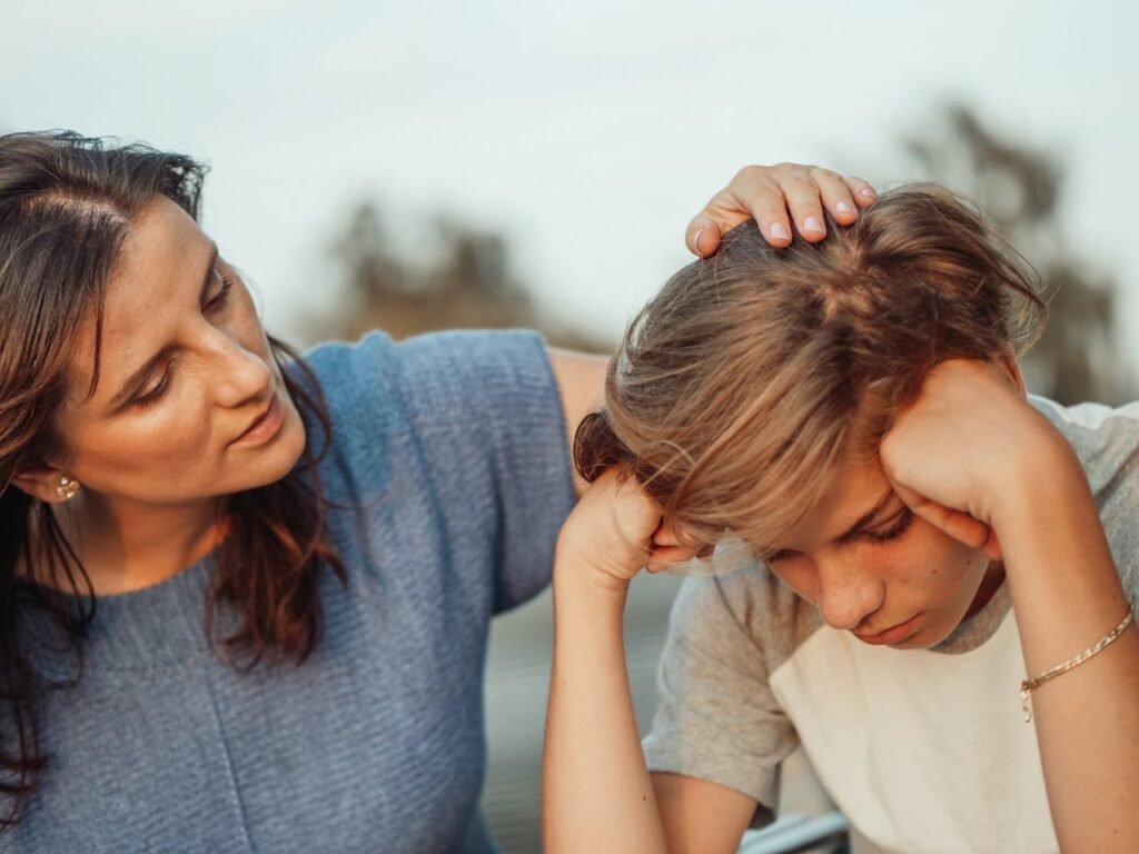 Managing Childhood Anxiety 5 Beawareofmecom Parent comforting anxious child