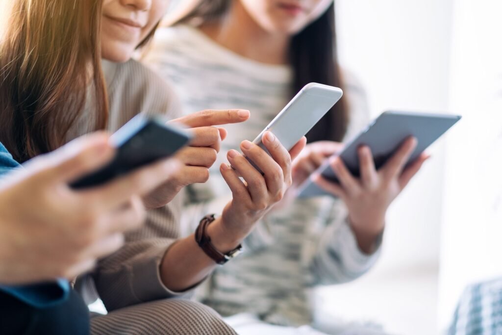 Teen on Social Media Beawareofmecom teen social media addiction symptoms